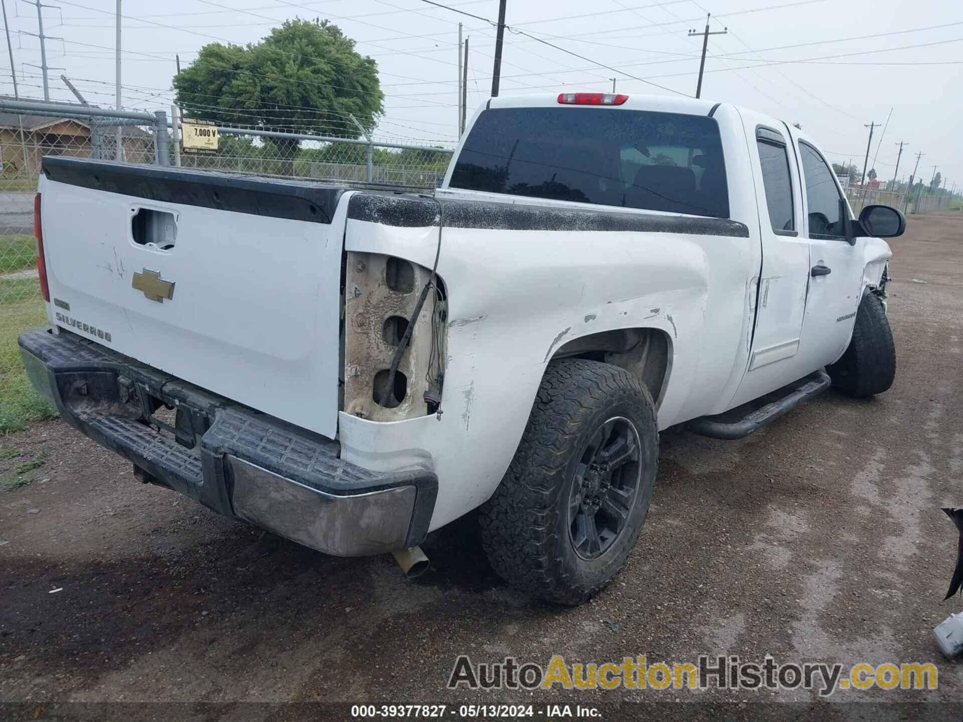 CHEVROLET SILVERADO C1500  LS, 1GCRCREA1BZ218399