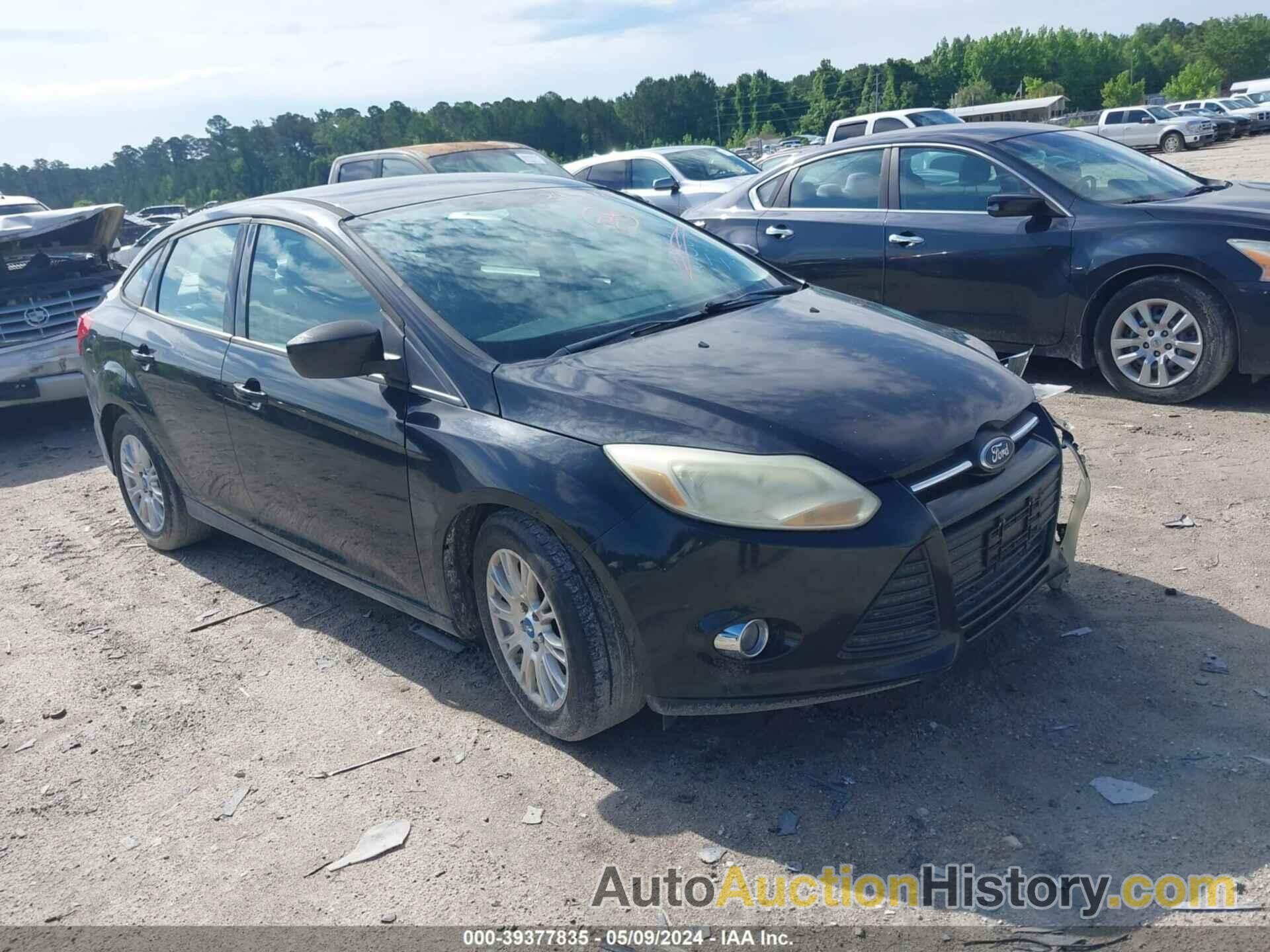 FORD FOCUS SE, 1FAHP3F27CL115535