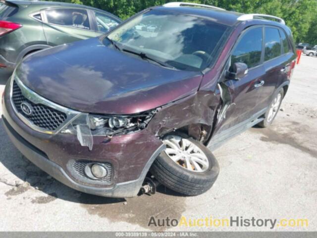 KIA SORENTO EX, 5XYKUCA16BG142629