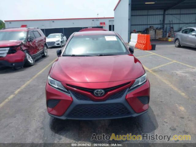 TOYOTA CAMRY SE, 4T1B11HK1JU608262