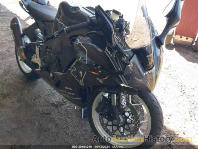 HONDA CBR1000 RA, JH2SC7750HK000226