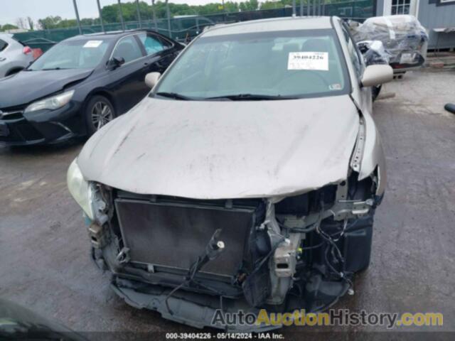 TOYOTA CAMRY LE, 4T1BE46KX8U789509