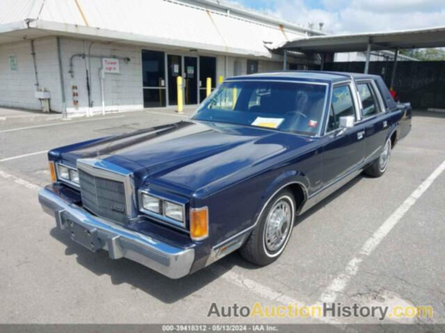 LINCOLN TOWN CAR SIGNATURE, 1LNBM82F8KY710437