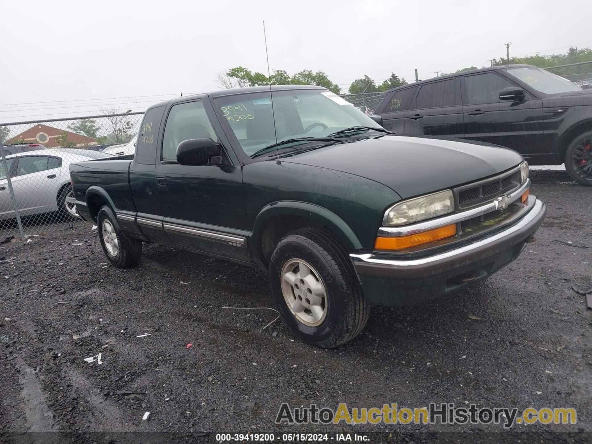 CHEVROLET S-10 LS, 1GCDT19XX38102149