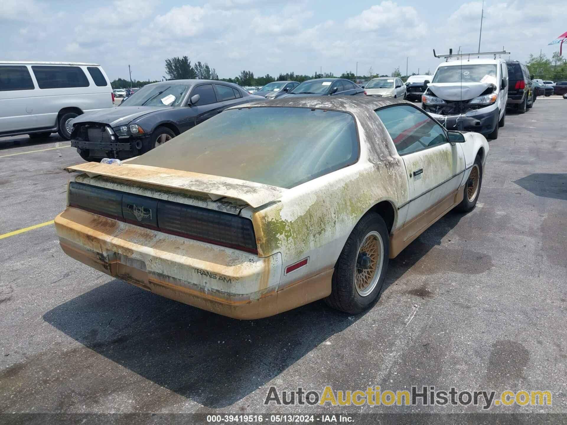 PONTIAC FIREBIRD TRANS AM, 1G2FW87H4FN211902