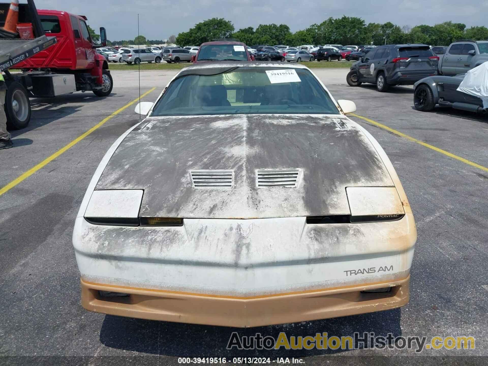 PONTIAC FIREBIRD TRANS AM, 1G2FW87H4FN211902