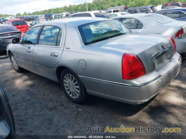 LINCOLN TOWN CAR SIGNATURE, 1LNHM81W94Y608000