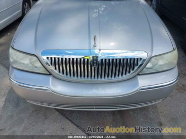 LINCOLN TOWN CAR SIGNATURE, 1LNHM81W94Y608000