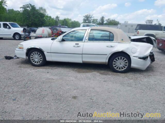 LINCOLN TOWN CAR SIGNATURE, 1LNHM81W84Y609820