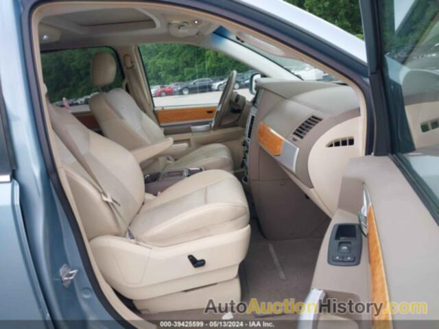 CHRYSLER TOWN & COUNTRY LIMITED, 2A8HR64XX8R629522