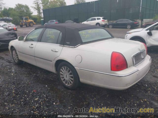 LINCOLN TOWN CAR SIGNATURE LIMITED, 1LNHM82W45Y649344