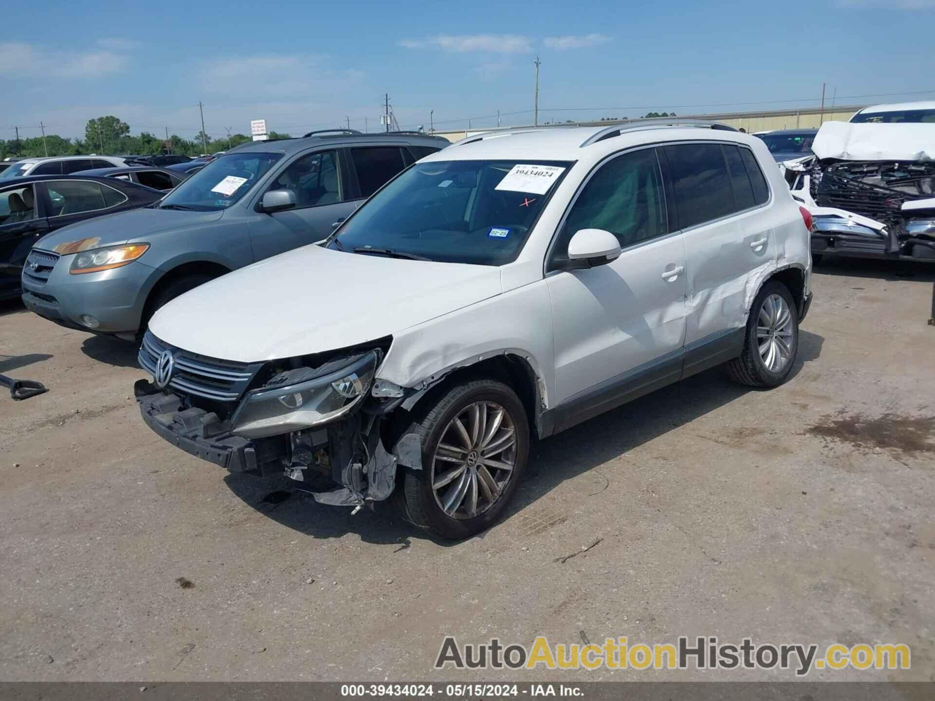 VOLKSWAGEN TIGUAN SE, WVGAV7AX1DW500757