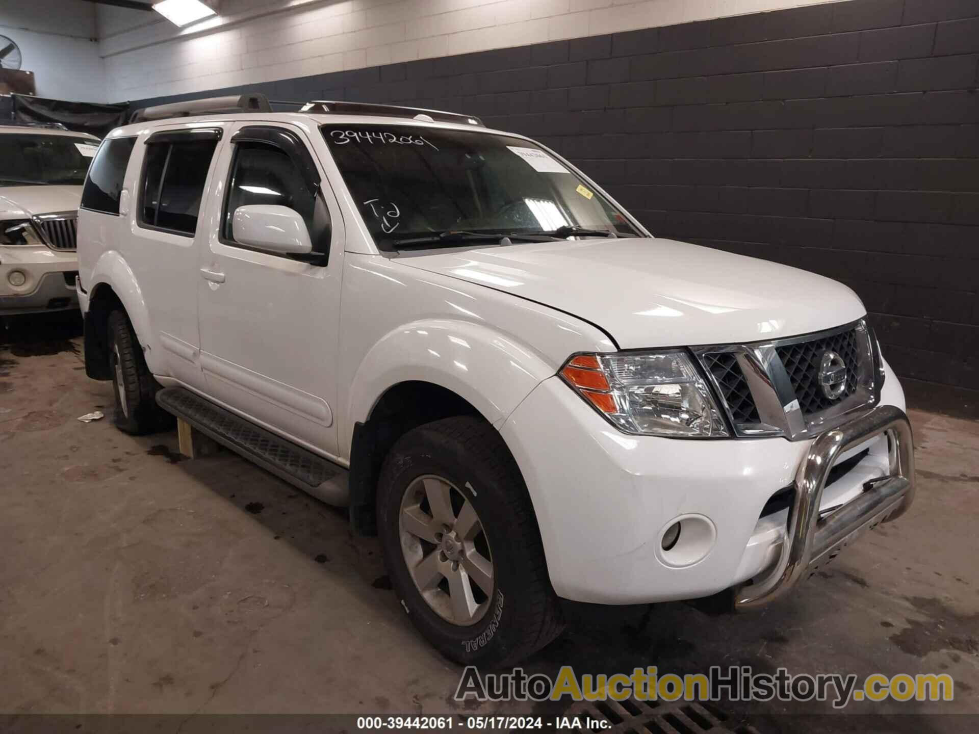 NISSAN PATHFINDER SE, 5N1AR18B38C610714