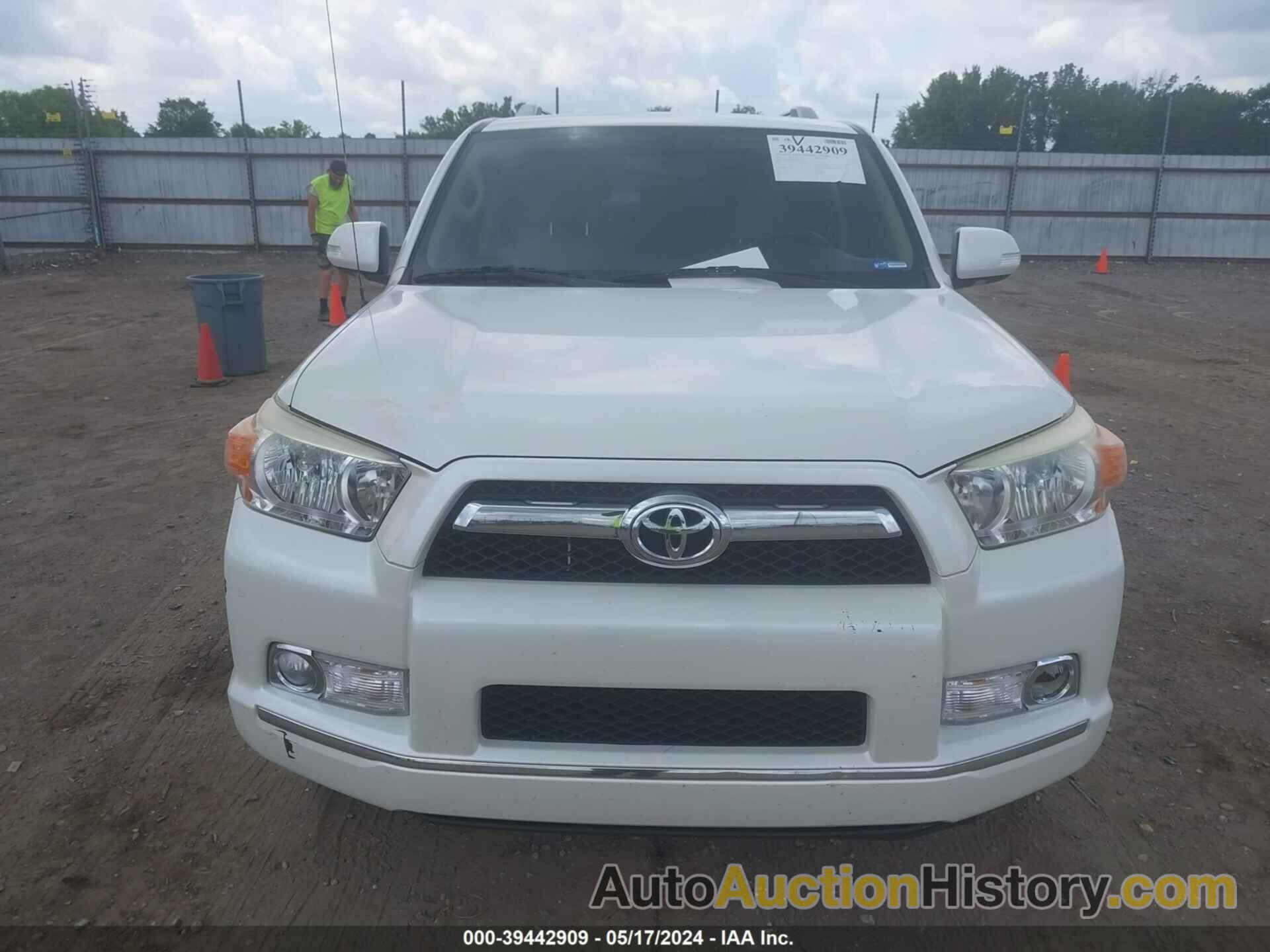 TOYOTA 4RUNNER SR5, JTEZU5JRXD5052312