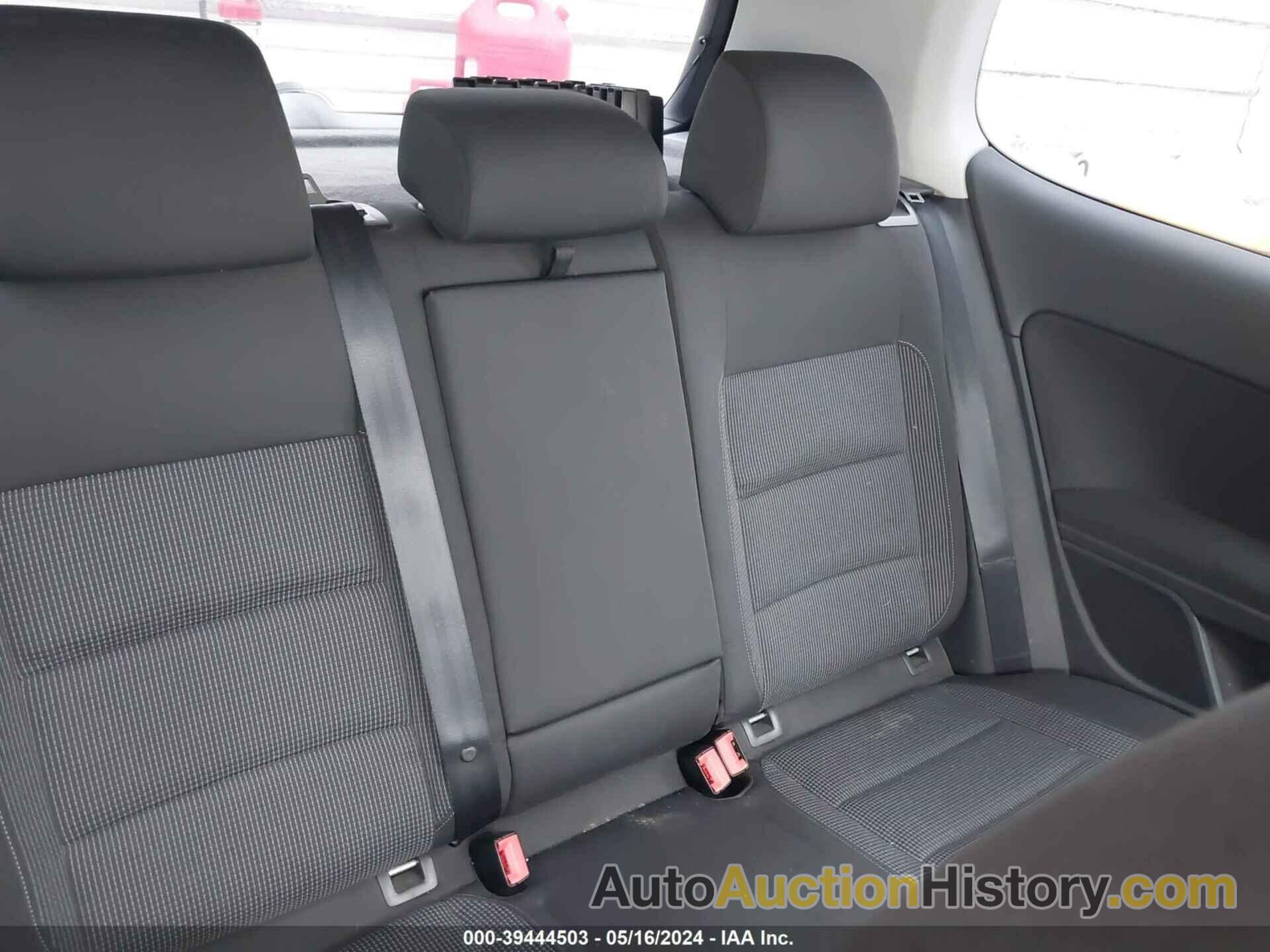 VOLKSWAGEN GOLF 2.5L 2-DOOR, WVWBB7AJ1BW159015