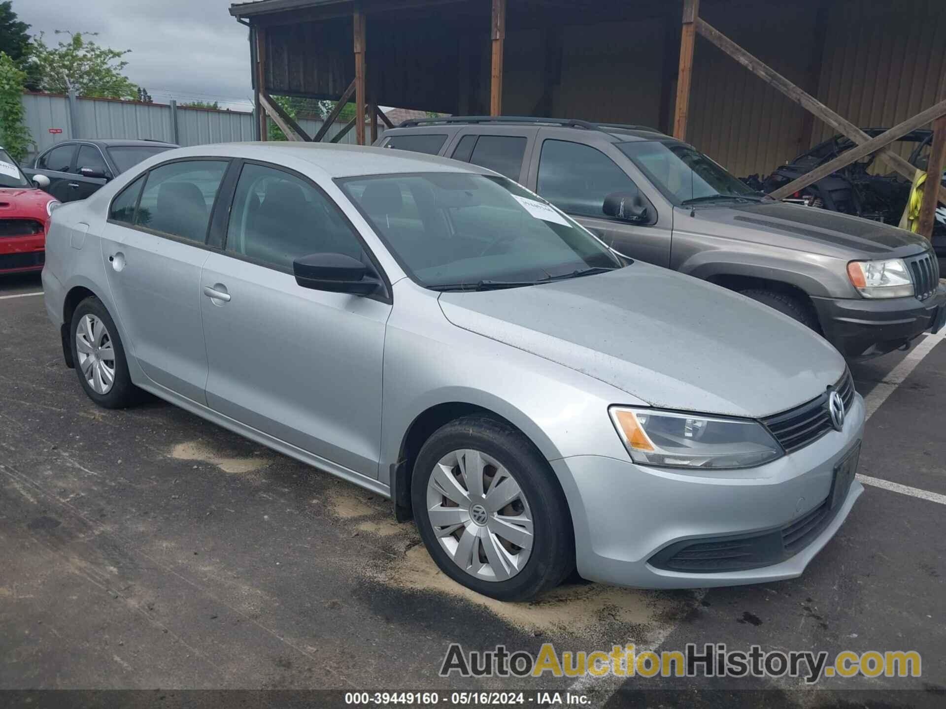 VOLKSWAGEN JETTA S, 3VW1K7AJ6CM390390