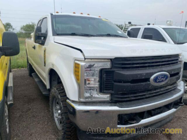 FORD F-250 XL, 1FT7X2B68KEF61589