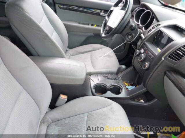 KIA SORENTO LX, 5XYKTCA14BG015624