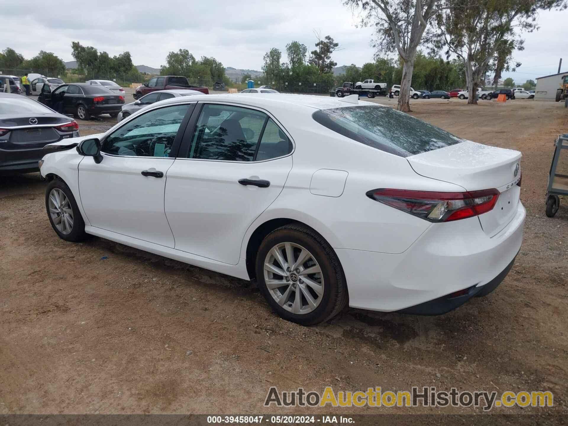 TOYOTA CAMRY LE, 4T1C11AKXNU628630