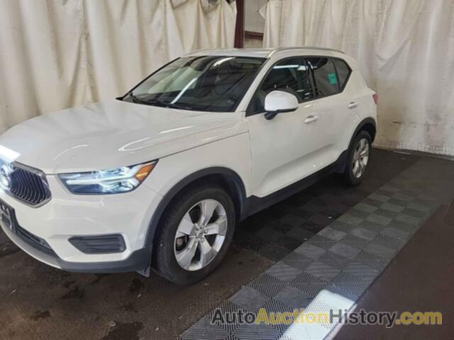 VOLVO XC40 T4 MOMENTUM, YV4AC2HKXL2250994