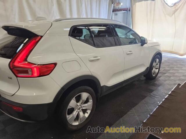 VOLVO XC40 T4 MOMENTUM, YV4AC2HKXL2250994