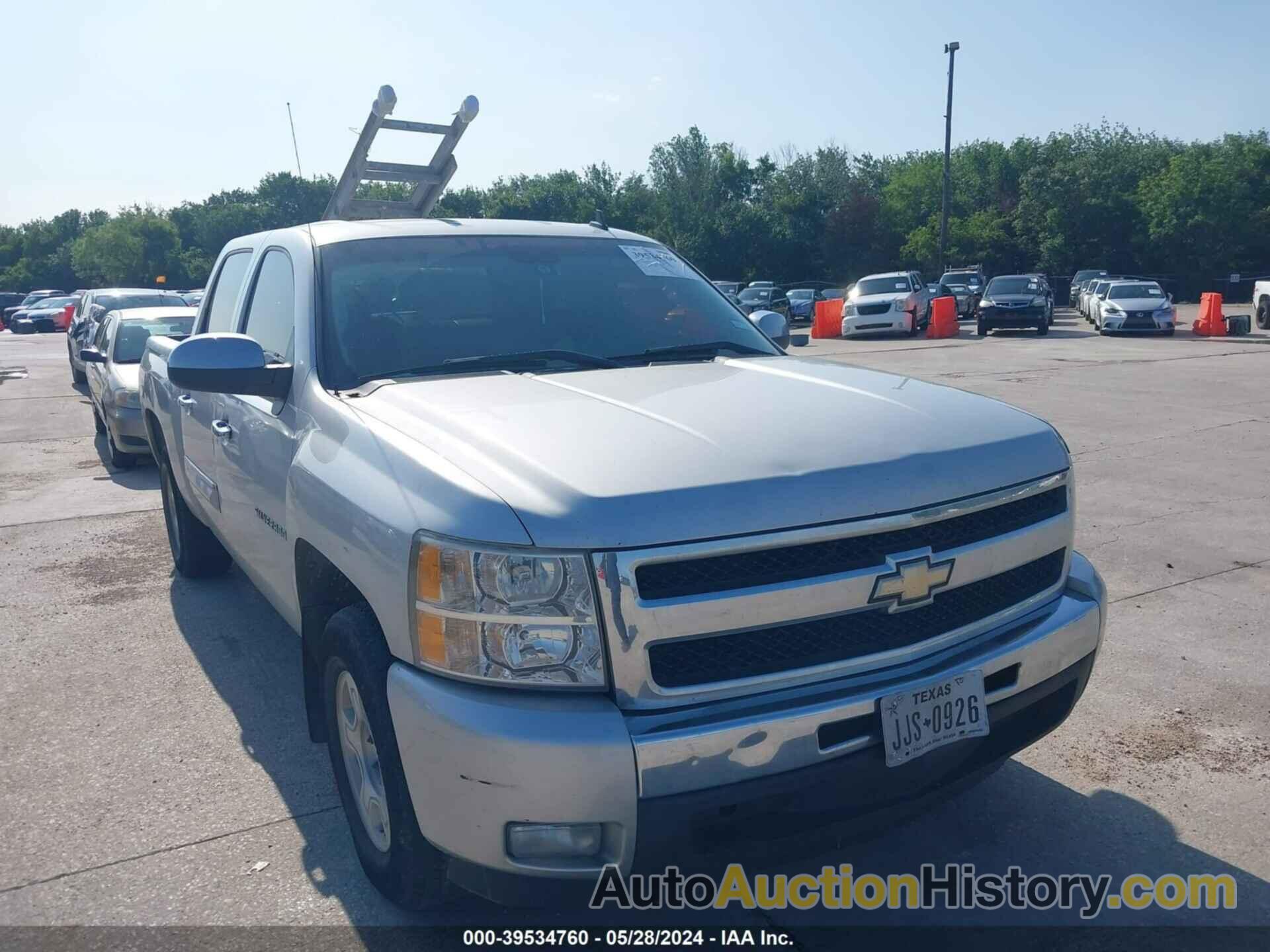 CHEVROLET SILVERADO 1500 LT, 3GCPCSE04BG222937