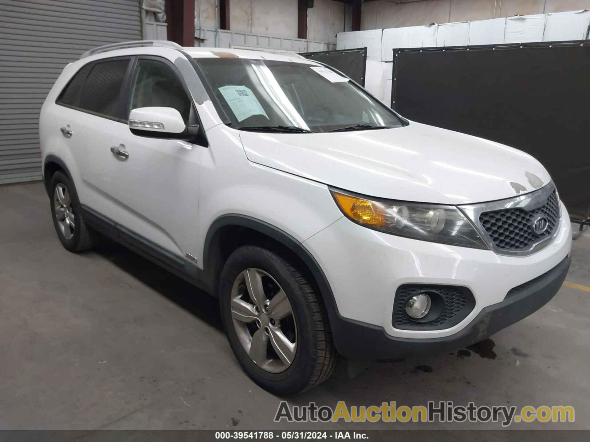 KIA SORENTO EX, 5XYKUDA67DG366013