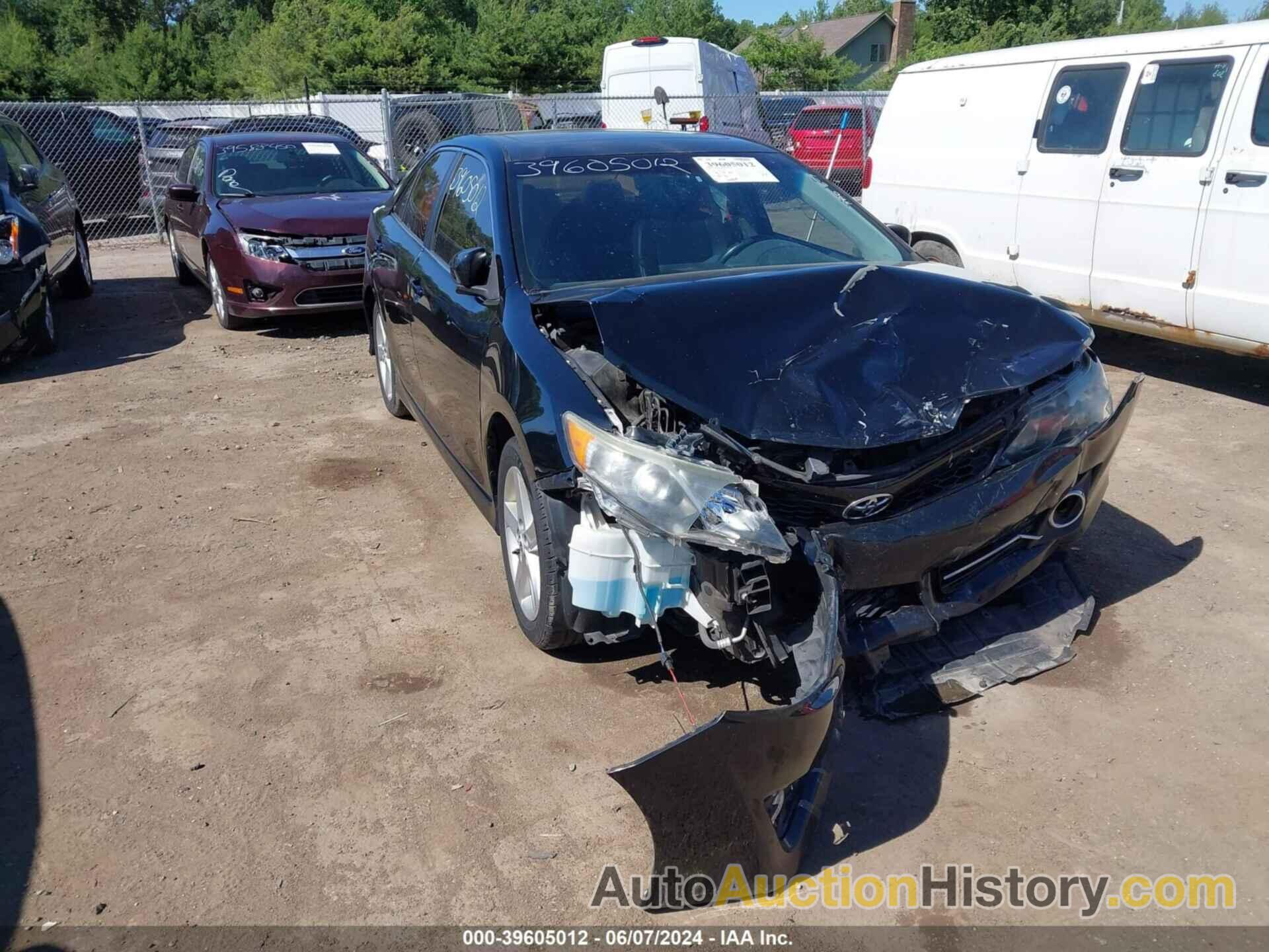 TOYOTA CAMRY SE, 4T1BF1FK8DU226920