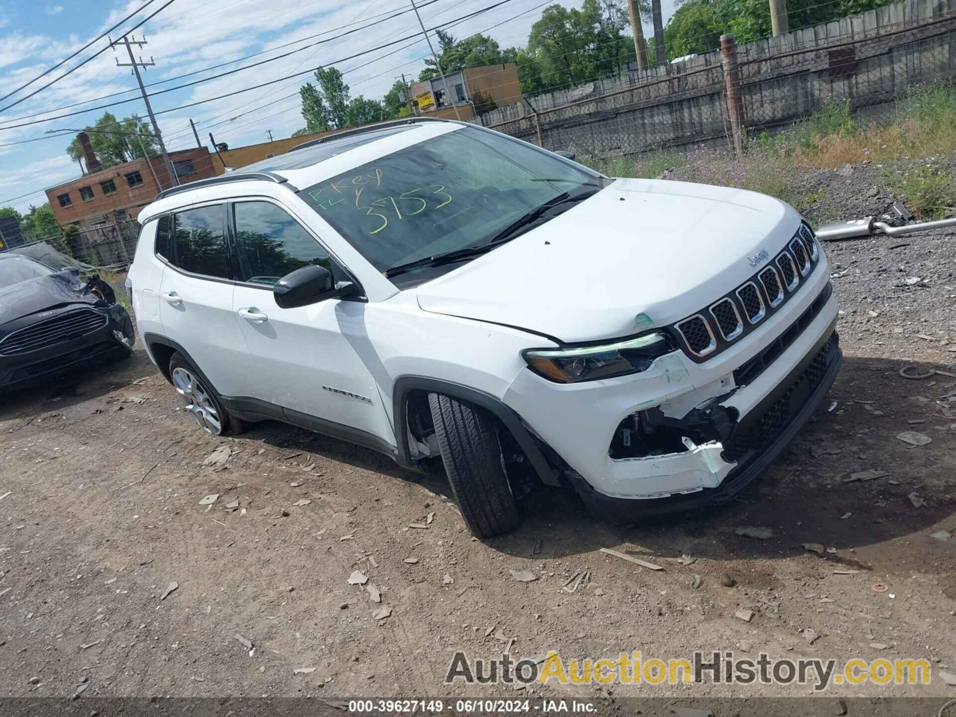 JEEP COMPASS LATITUDE LUX FWD, 3C4NJDFN1RT593753